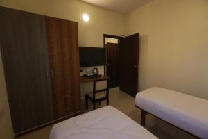 Postel nebo postele na pokoji v ubytování Elysian Grand Hotel