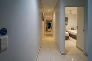Krevet ili kreveti u jedinici u okviru objekta ZEN CENTRAL Ambient 3BR Apt in the Heart of Darwin