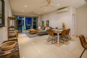 Prostor za sedenje u objektu ZEN CENTRAL Ambient 3BR Apt in the Heart of Darwin
