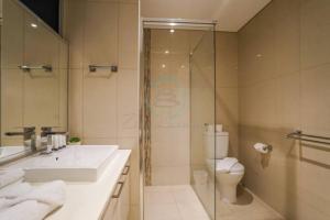 Kupatilo u objektu ZEN CENTRAL Ambient 3BR Apt in the Heart of Darwin