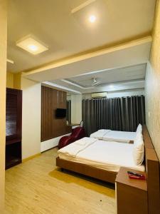 Postel nebo postele na pokoji v ubytování Hotel Quỳnh Anh