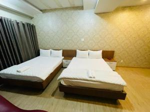 Postel nebo postele na pokoji v ubytování Hotel Quỳnh Anh
