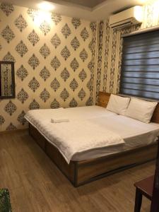 Postel nebo postele na pokoji v ubytování Hotel Quỳnh Anh