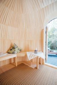 a room with a bench in a boat with a window at Ferienhaus Hünzingen in Walsrode