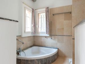 Kúpeľňa v ubytovaní Holiday Home in France with Private Pool