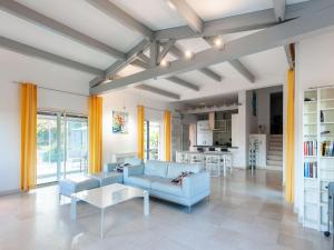 Kuchyňa alebo kuchynka v ubytovaní Holiday Home in France with Private Pool