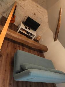 Televízia a/alebo spoločenská miestnosť v ubytovaní Gîte Val de Loire accès privatif: 2/4 personnes