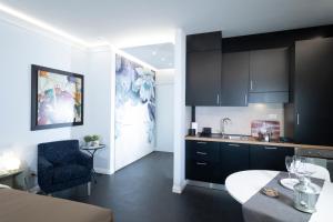 a kitchen with black cabinets and a table in a room at Quadra Key Easy Home In Florence in Florence