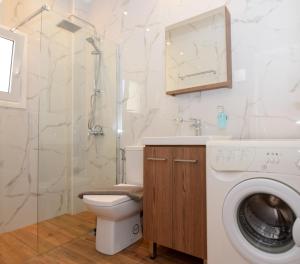 A bathroom at Rubini City Apartment Még 35 kép