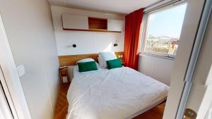 Fotografia z galérie ubytovania Mobile home avec piscine - 300 m plages v destinácii La Parée Preneau