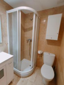 A bathroom at Tirwal Suite San Juan