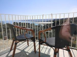two chairs on a balcony with a view of the ocean at Villa Caravaggio Comfort e Relax in Rocca San Giovanni