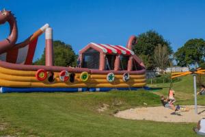 a water park with a large inflatable playground at MOBILHOME CLIMATISE TOUT CONFORT 6 à 8 PERSONNES à louer in Litteau