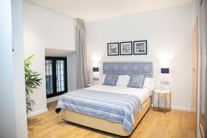 Ein Bett oder Betten in einem Zimmer der Unterkunft nQn Aparts & Suites Sevilla