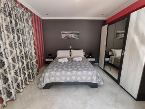 A bed or beds in a room at Silver Pearl Apartment