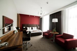 Televízia a/alebo spoločenská miestnosť v ubytovaní Holiday Inn Krakow City Centre by IHG