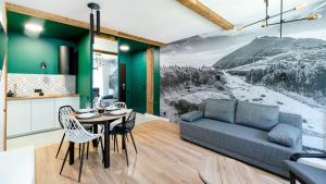 Kuchyňa alebo kuchynka v ubytovaní Apartament Dwa Pięterka w Szklarskiej