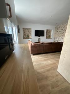 Gallery image of Maison atypique centre bourg 15kms du PDF et Parc Maulévrier in Mauléon