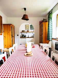 A kitchen or kitchenette at Chalupa Nad Lipou - Čičmany, turistika, sauna, krb