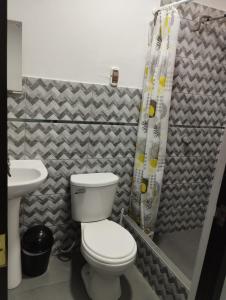 Et badeværelse på Hostal El Edén Huaral