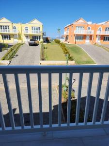 balcón con vistas a una calle con casas en Brand New Luxurious Townhouse in Negril, en Negril