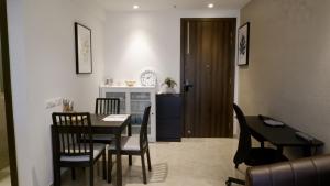 Kuchyň nebo kuchyňský kout v ubytování RELOhomes Serviced Apartment