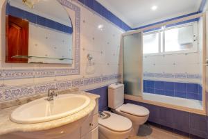 A bathroom at Flatguest Carvajal Még 25 kép