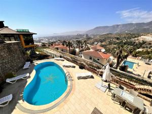 Θέα της πισίνας από το Dazzling Villa with Private Pool in Alanya ή από εκεί κοντά