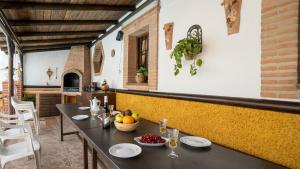 a dining room with a table with fruit on it at Cortijo El Prado Villanueva de Algaidas by Ruralidays in Villanueva de Algaidas