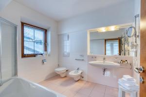 Koupelna v ubytování Hotel Cevedale