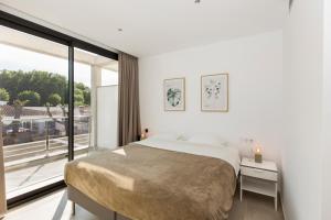 A bed or beds in a room at 2012 Montseny 152B by homeselectspain
