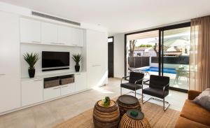 A television and/or entertainment centre at 2012 Montseny 152B by homeselectspain