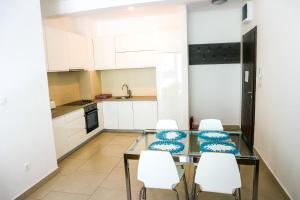 Küche/Küchenzeile in der Unterkunft Lavender Bay Apartments D3 or D5