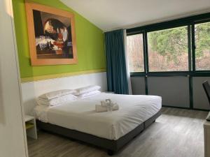 Ένα ή περισσότερα κρεβάτια σε δωμάτιο στο Green Hotel