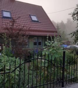 Vonkajšia záhrada v ubytovaní Zielony Domek w Sztynorcie