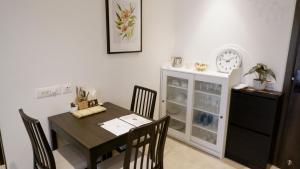 Fotografie z fotogalerie ubytování RELOhomes Serviced Apartment v Bombaji