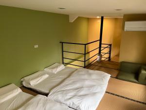 Postel nebo postele na pokoji v ubytování 自然海naturalhigh