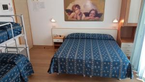 a bedroom with a bed and a picture of two girls at Hotel Sorriso - molto più di una stella in Riccione