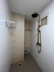 a bathroom with a shower with a basketball hoop at Jasmine Vangvieng Hotel in Vang Vieng