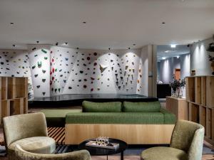 Falkensteiner Family Hotel Montafon - The Leading Hotels of the World的休息区