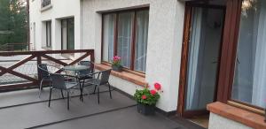 Balkón alebo terasa v ubytovaní Apartamenty MOŁS Zakopane