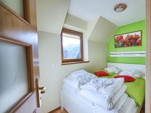 Posteľ alebo postele v izbe v ubytovaní VisitZakopane - Apartament Pistacjowy