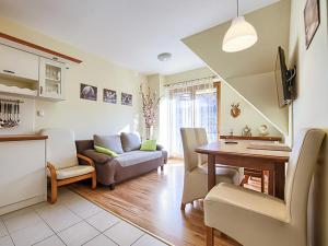 Kuchyňa alebo kuchynka v ubytovaní VisitZakopane - Apartament Pistacjowy