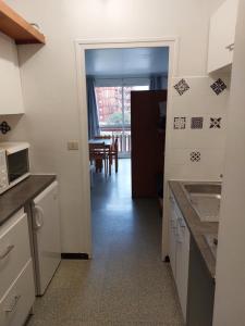 Kuchyňa alebo kuchynka v ubytovaní Studio SuperDévoluy dans batiment Bois D'Aurouze au pied des pistes