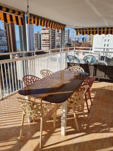 Balkón nebo terasa v ubytování Gran terraza con vistas al mar y piscina
