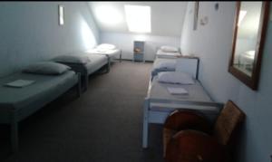 Un pat sau paturi într-o cameră la Benara Shariah Homestay