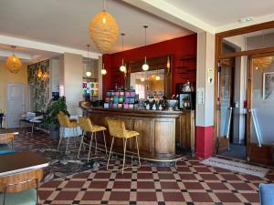 a bar in a restaurant with a checkered floor at La Maison Des Galets sur le front de mer in Saint-Valery-en-Caux