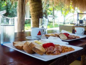 a table with two plates of food on it at Baobab Beach Vilanculos in Vilanculos