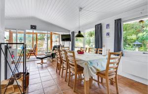 Fotografie z fotogalerie ubytování Awesome Home In Ålbæk With 3 Bedrooms & Wifi v destinaci Ålbæk