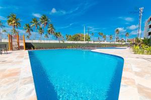 A piscina localizada em Mana Beach #C112 - Para 3 Pessoas por Carpediem ou nos arredores